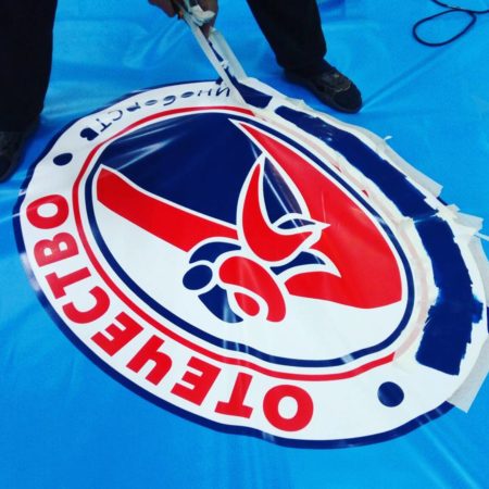 Нанесение логотипов на борцовский ковер для «Отечества»